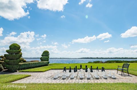 A home in LAKE WALES