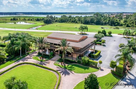 A home in LAKE WALES