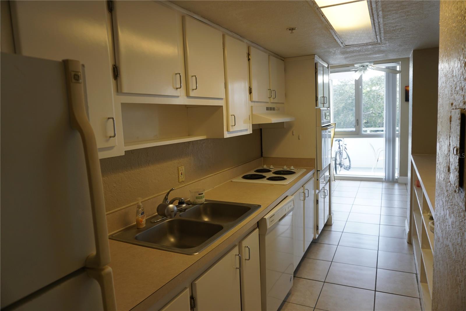 BEACON ON 3RD ST THE - Residential Lease