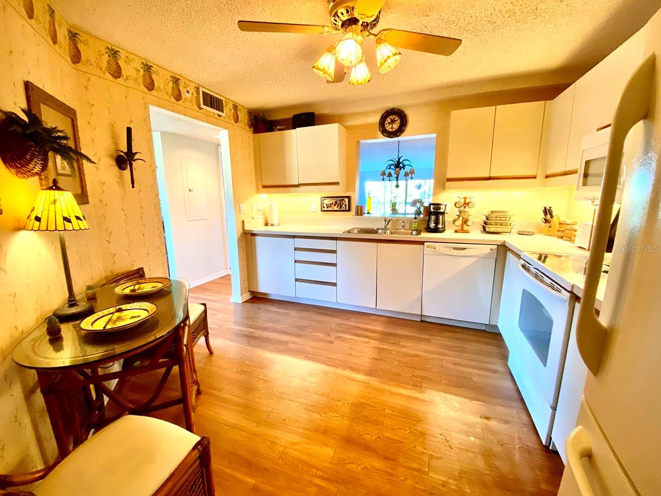 ASHTON LAKES 01 & 02 - Residential Lease