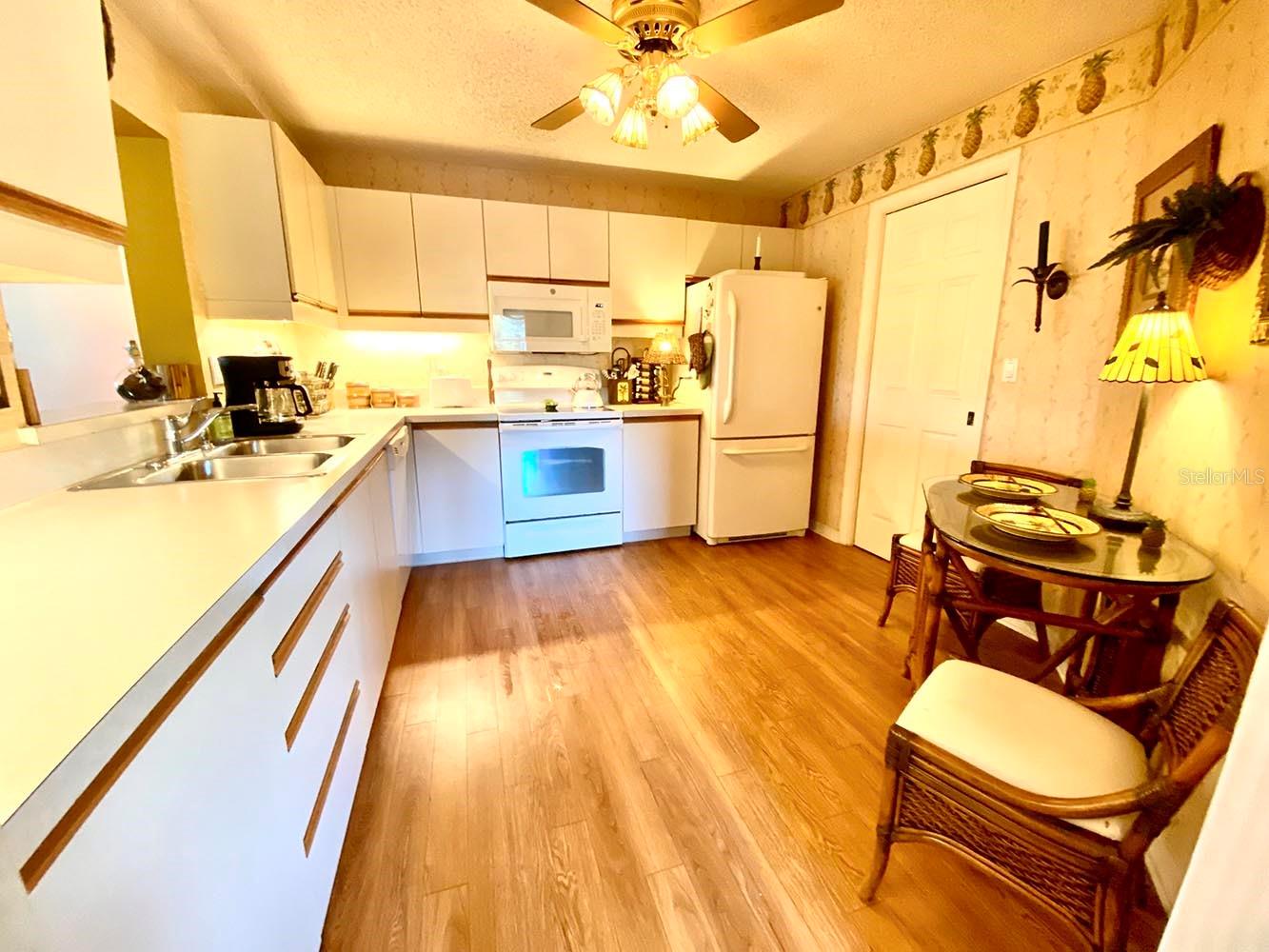 ASHTON LAKES 01 & 02 - Residential Lease