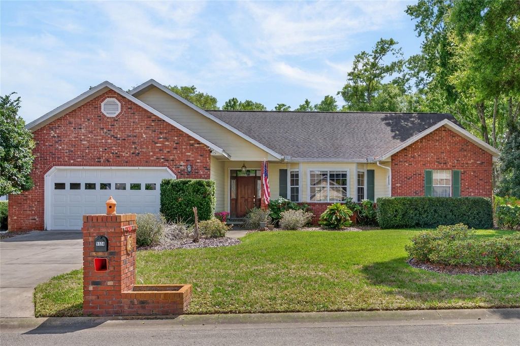 Photo of 5174 NE 7th Place, Ocala, FL 34470 (MLS # OM725054)