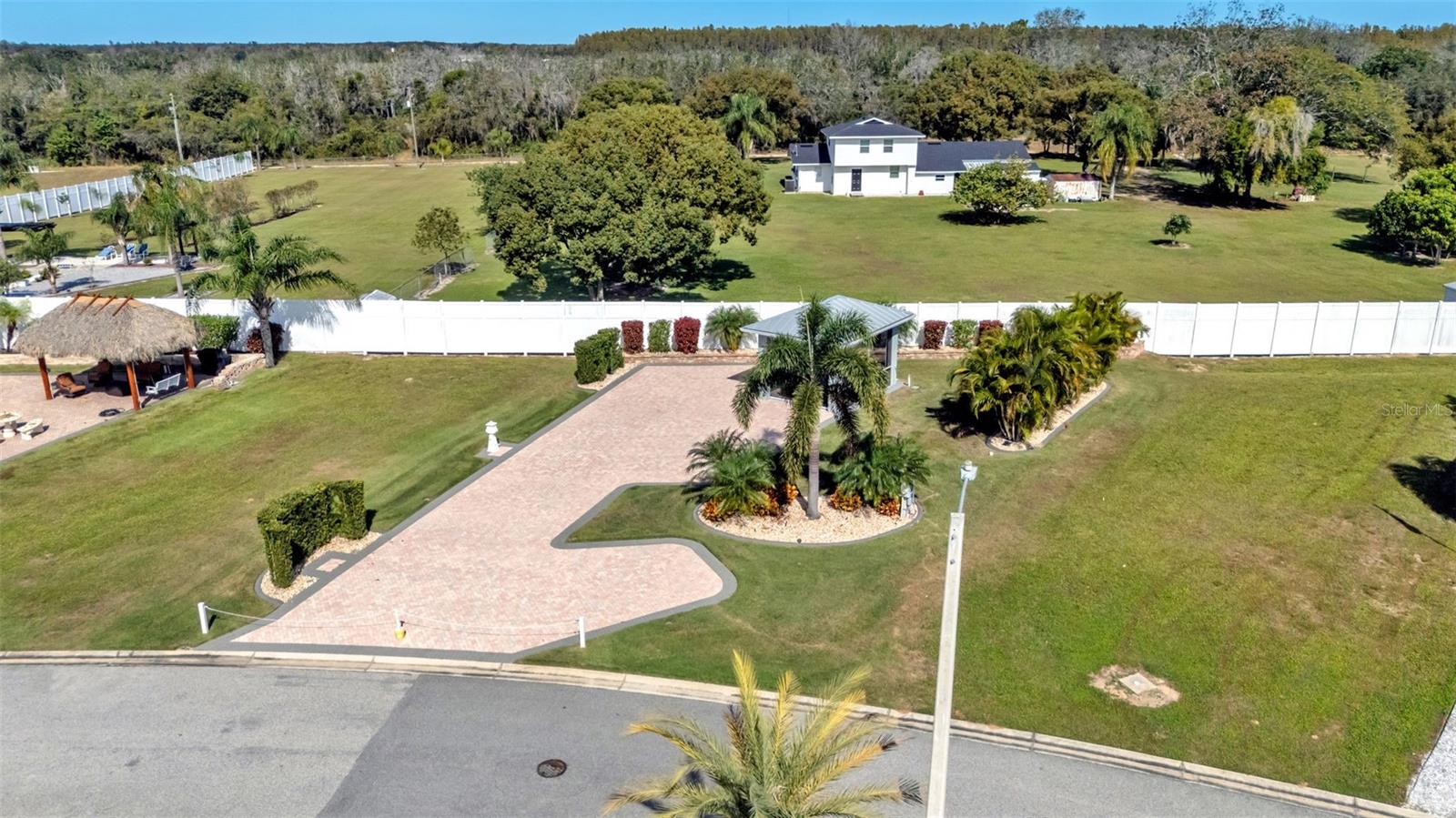 BAY LAKE RESIDENCE - Land