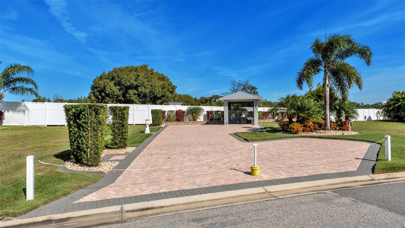 BAY LAKE RESIDENCE - Land