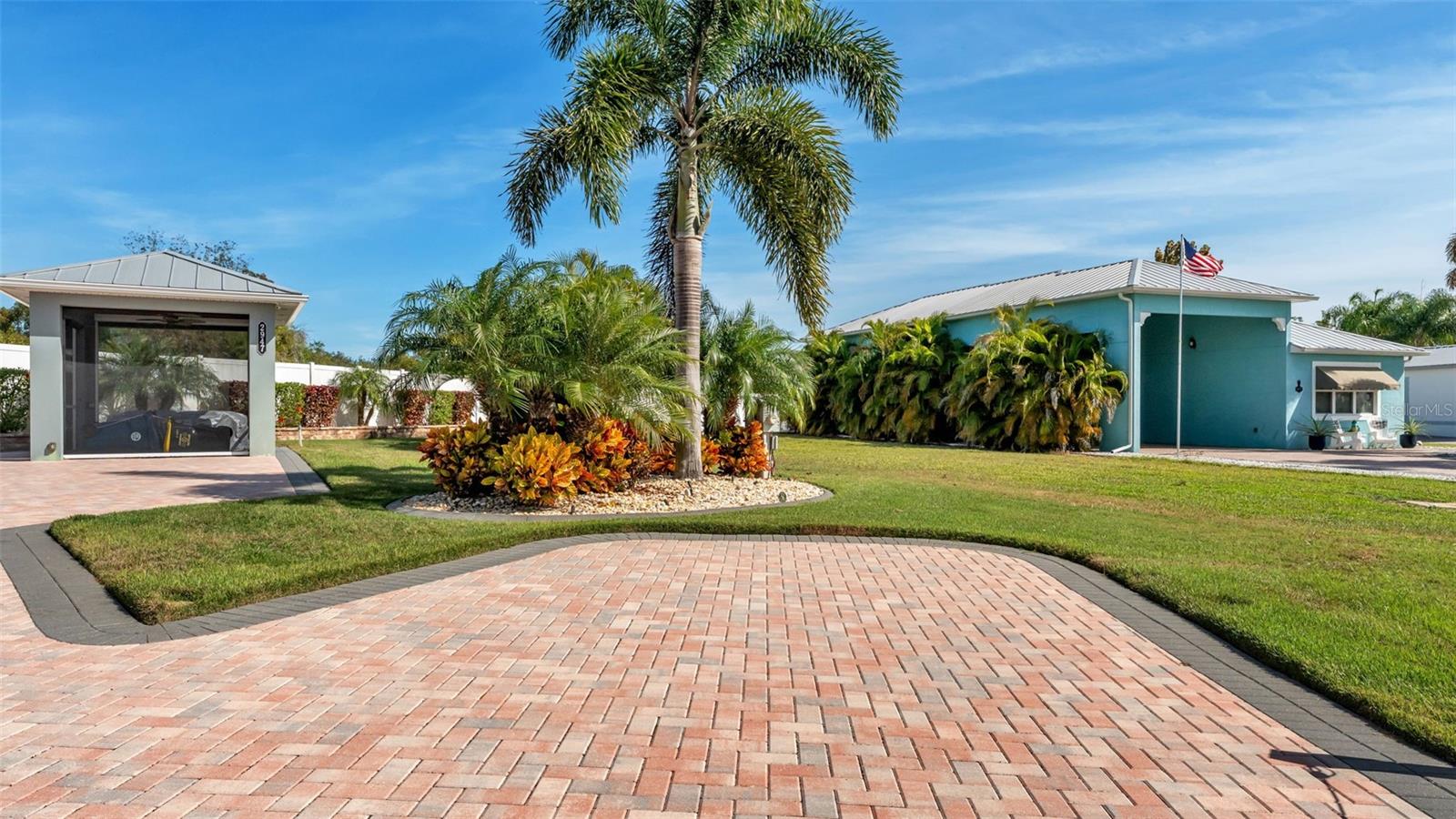 BAY LAKE RESIDENCE - Land