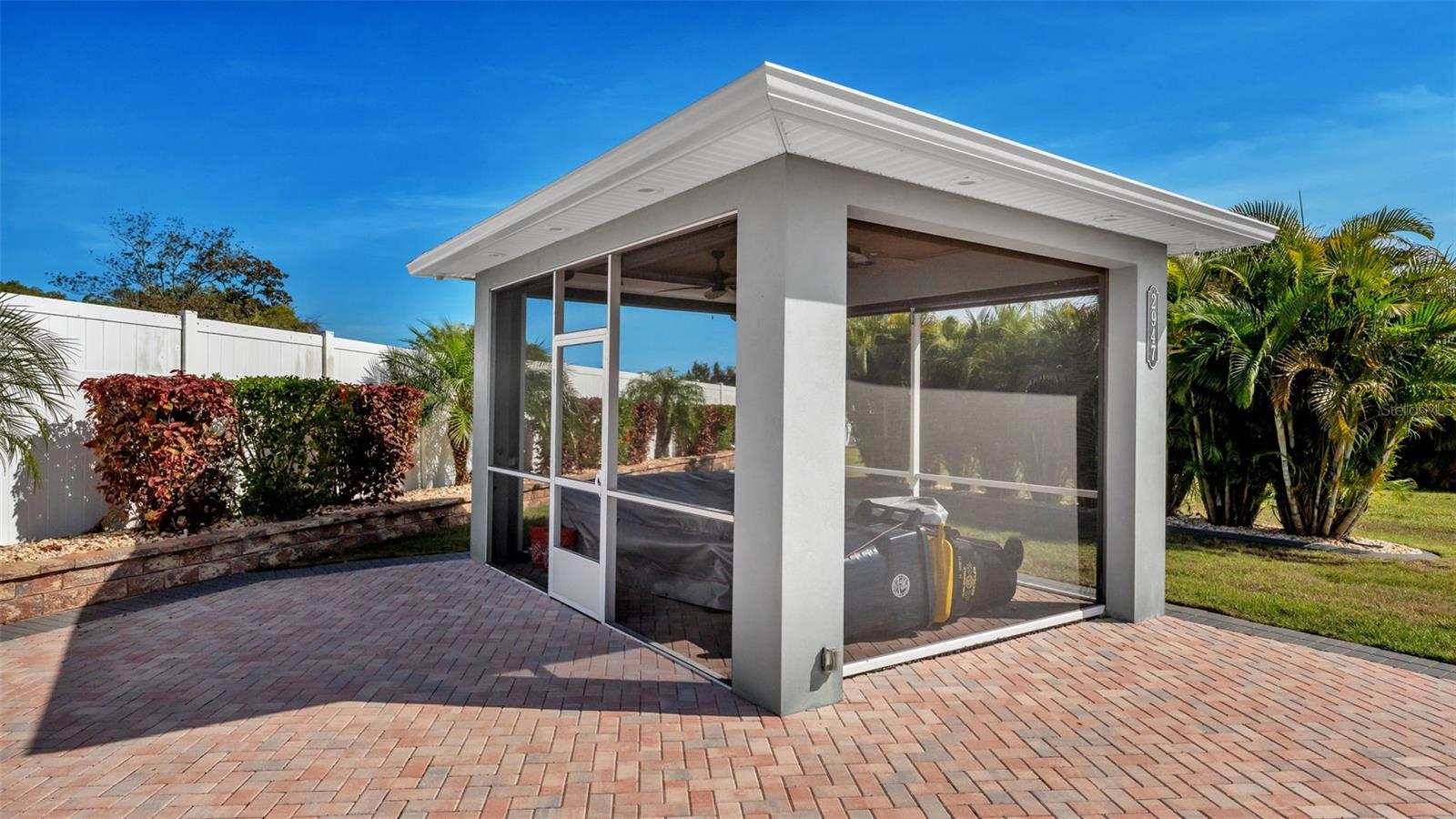 BAY LAKE RESIDENCE - Land