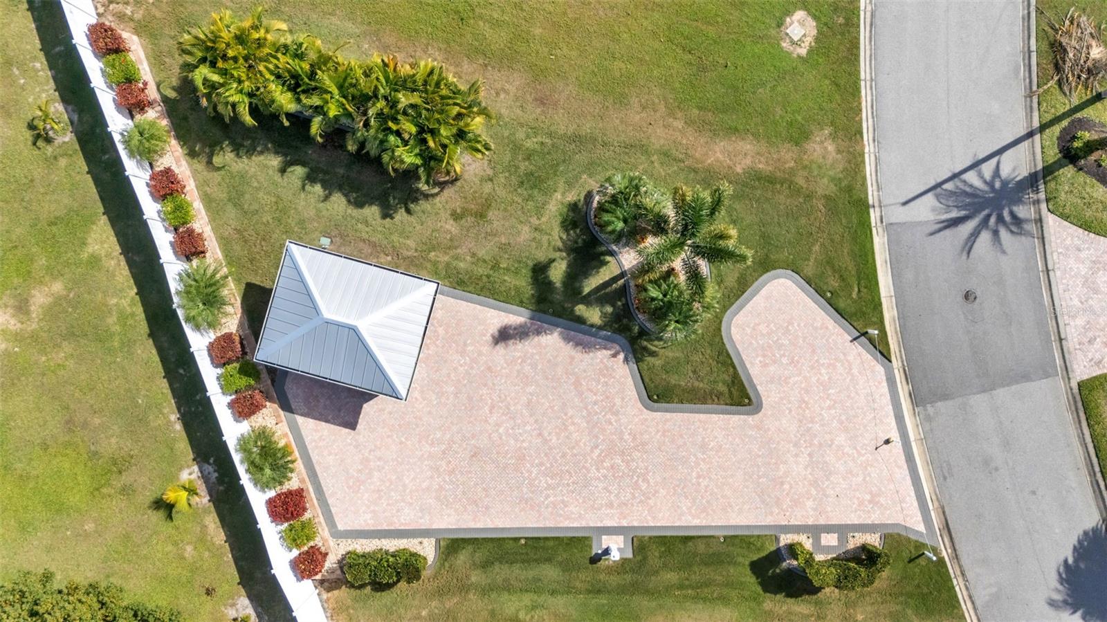 BAY LAKE RESIDENCE - Land