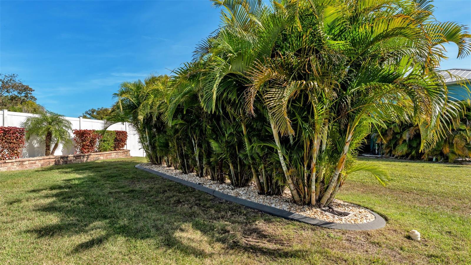 BAY LAKE RESIDENCE - Land