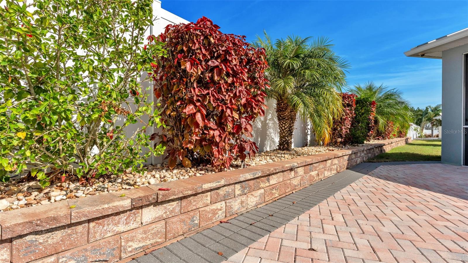 BAY LAKE RESIDENCE - Land