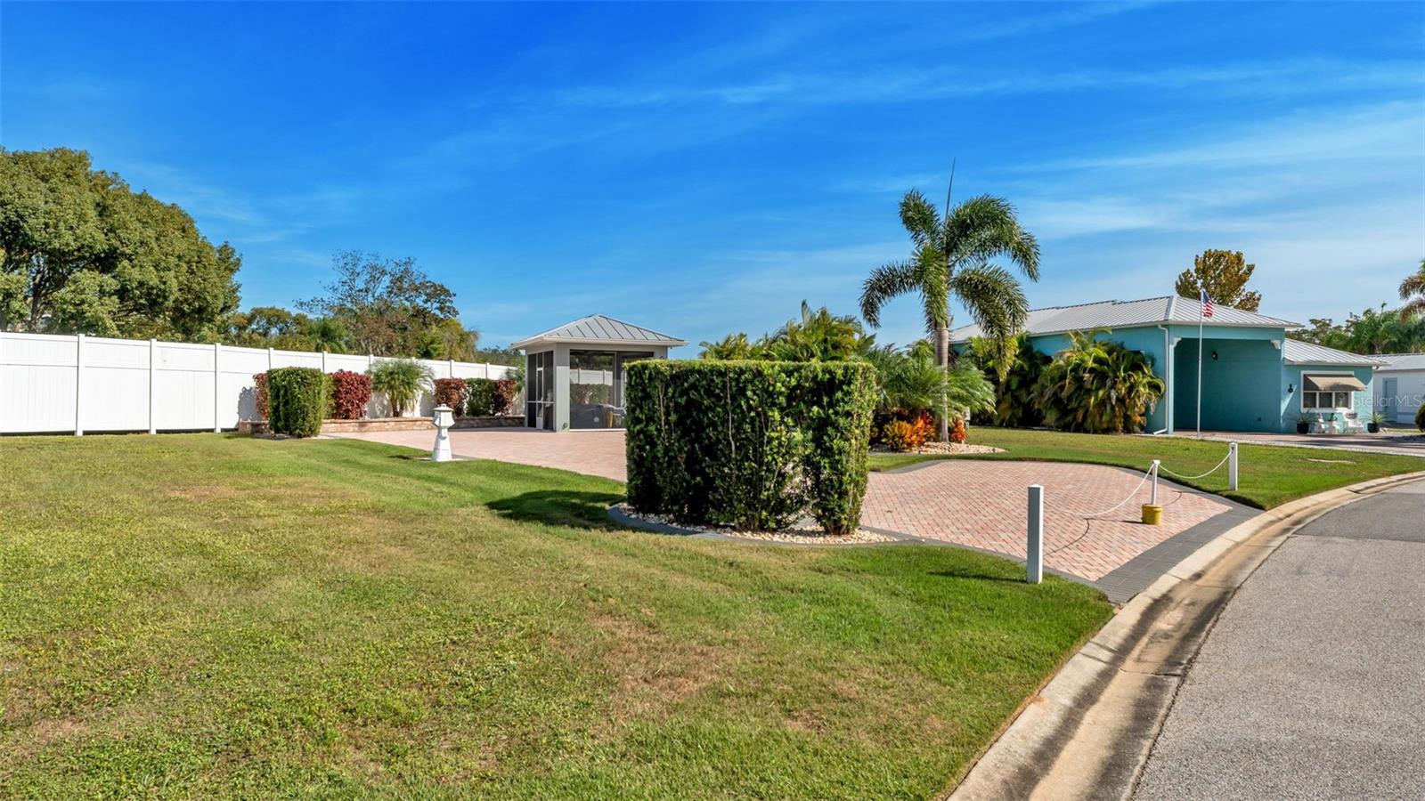 BAY LAKE RESIDENCE - Land