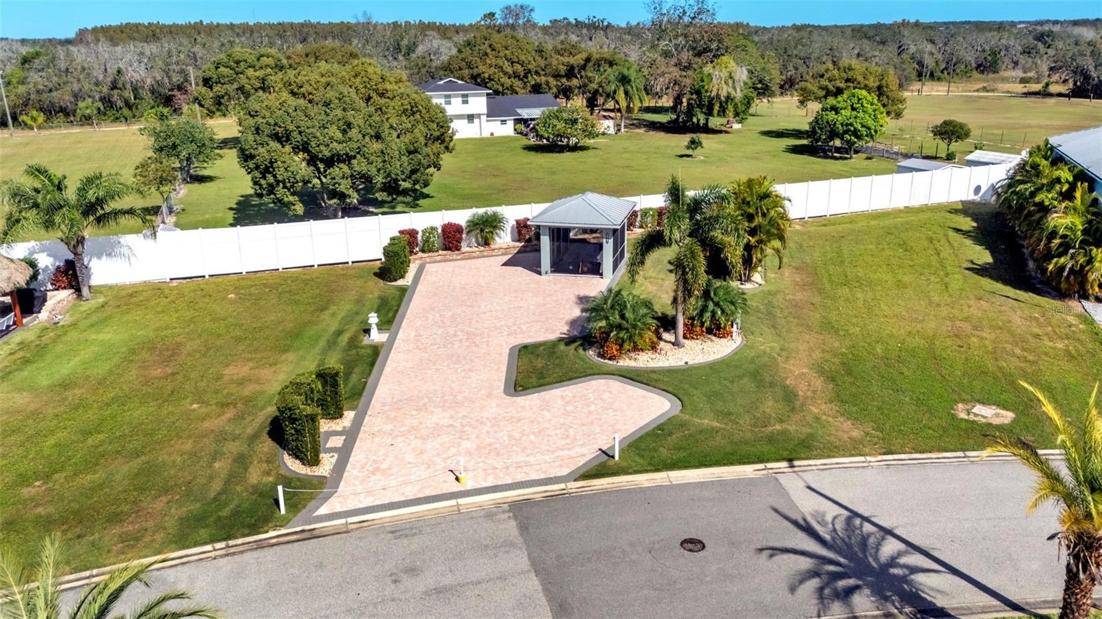 BAY LAKE RESIDENCE - Land