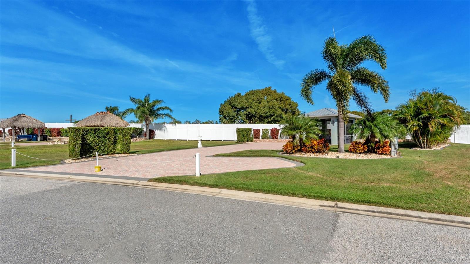 BAY LAKE RESIDENCE - Land