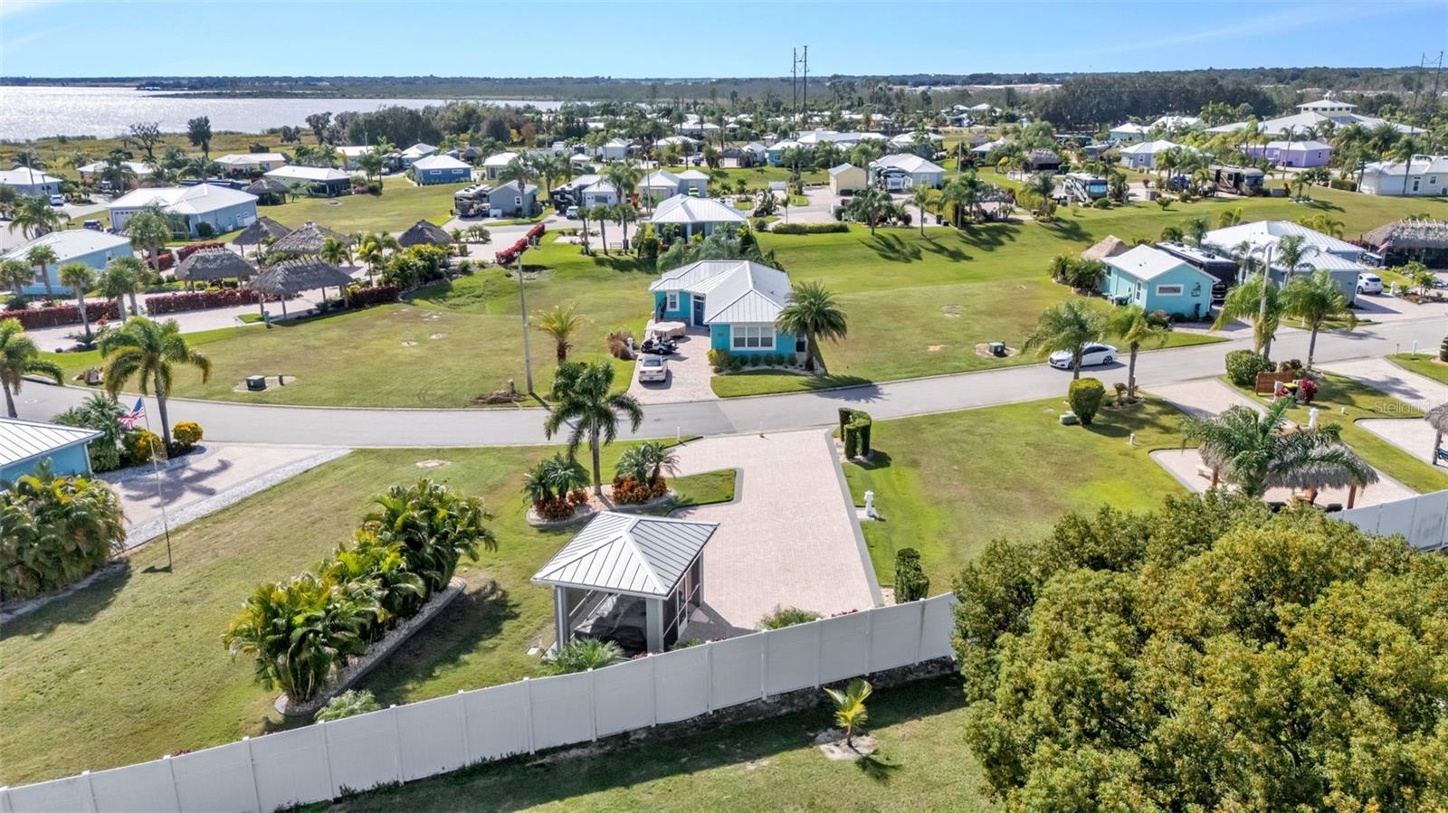 BAY LAKE RESIDENCE - Land