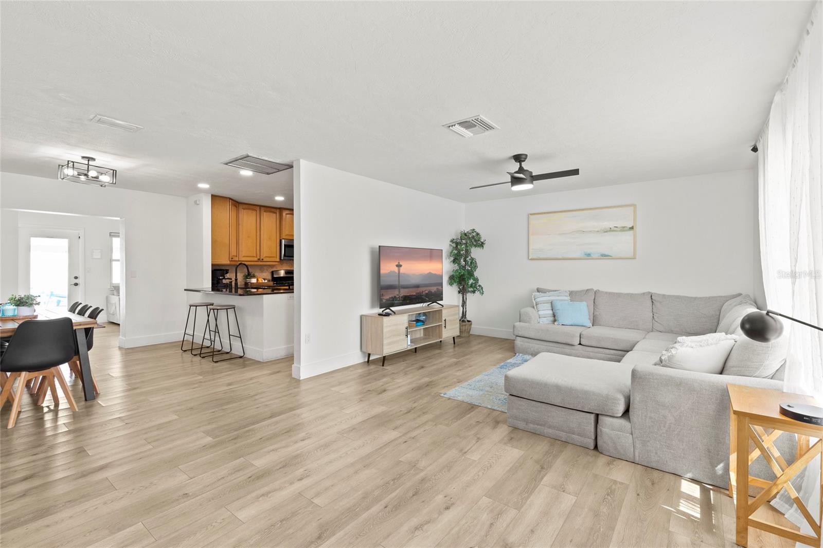 VILLAGE GREEN OF BRADENTON UN C - Residential