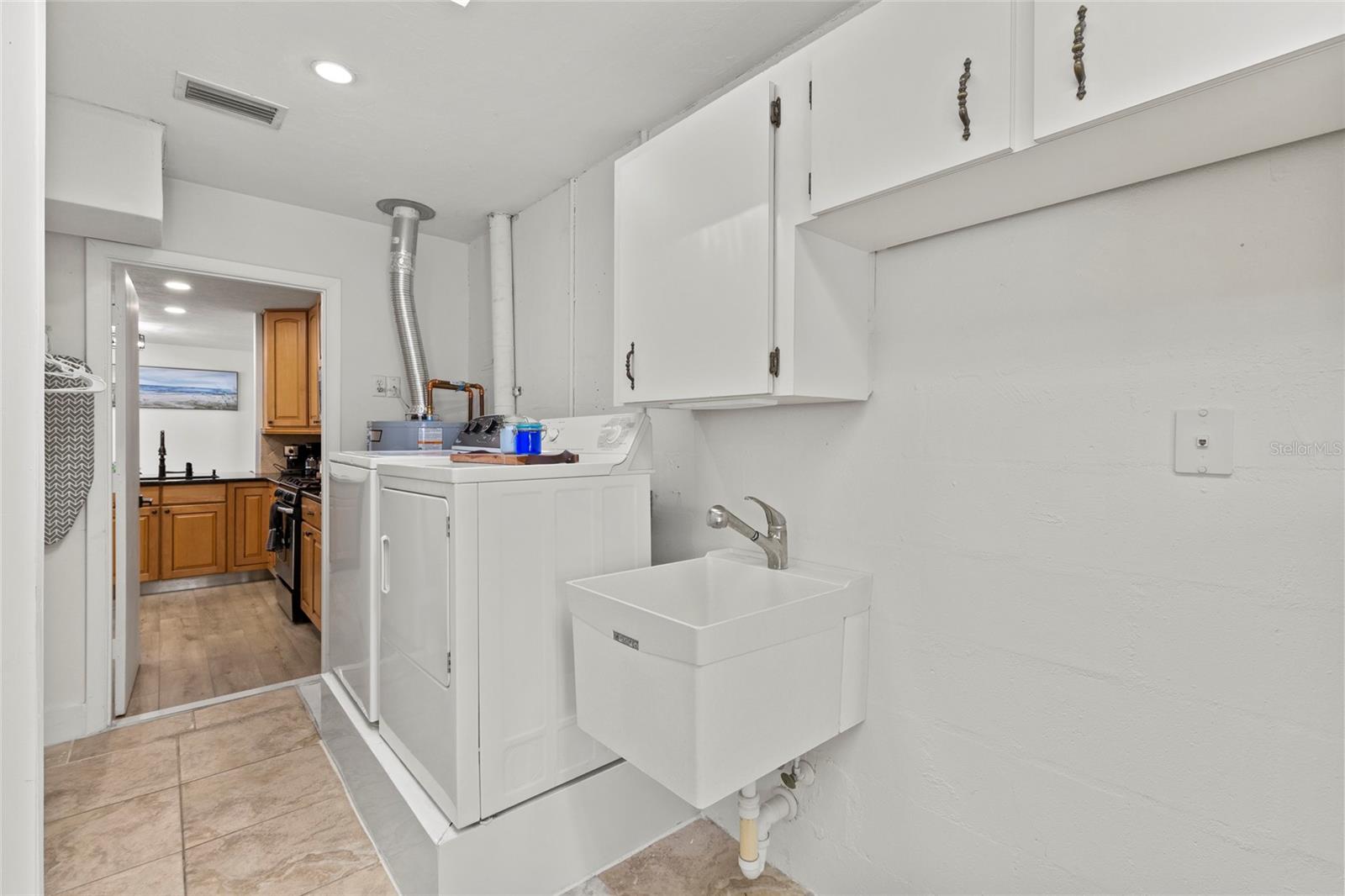 VILLAGE GREEN OF BRADENTON UN C - Residential