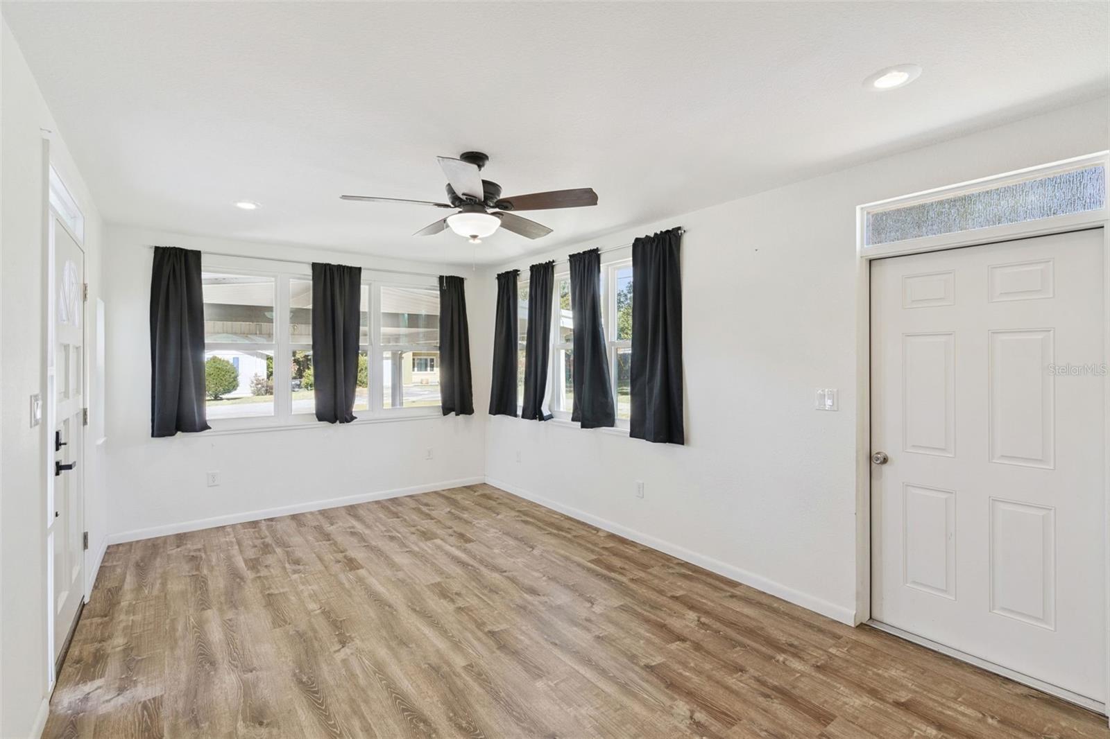 822 POINSETTIA DRIVE