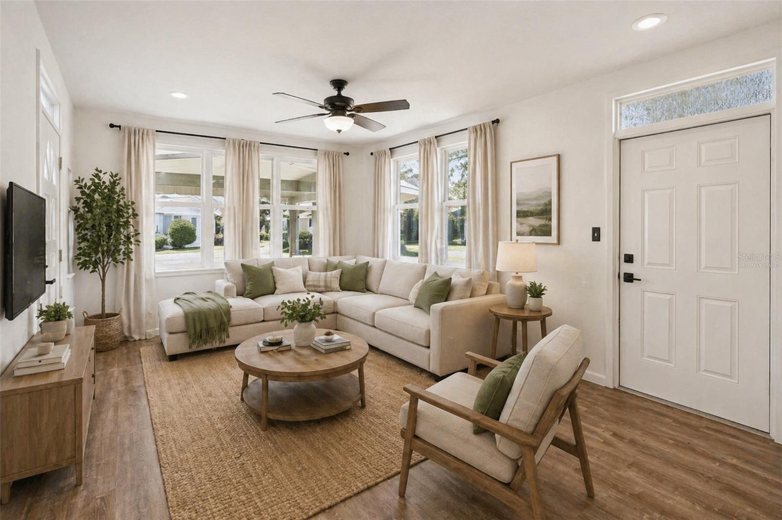 822 POINSETTIA DRIVE
