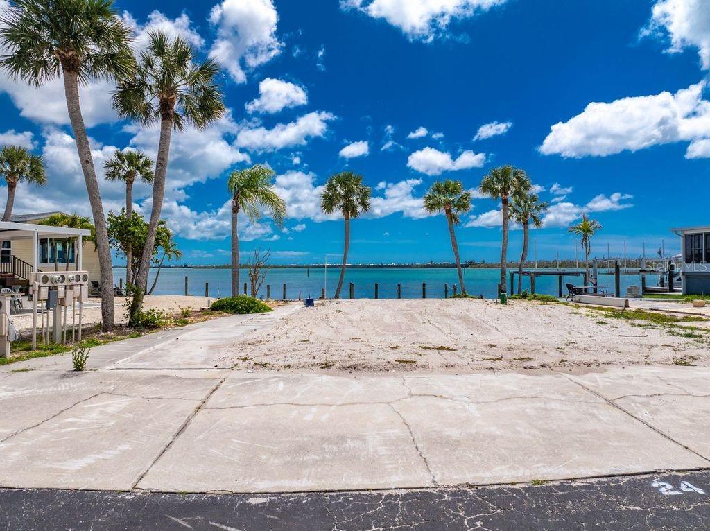 PARK POINTE MOB HME VLGE - Land