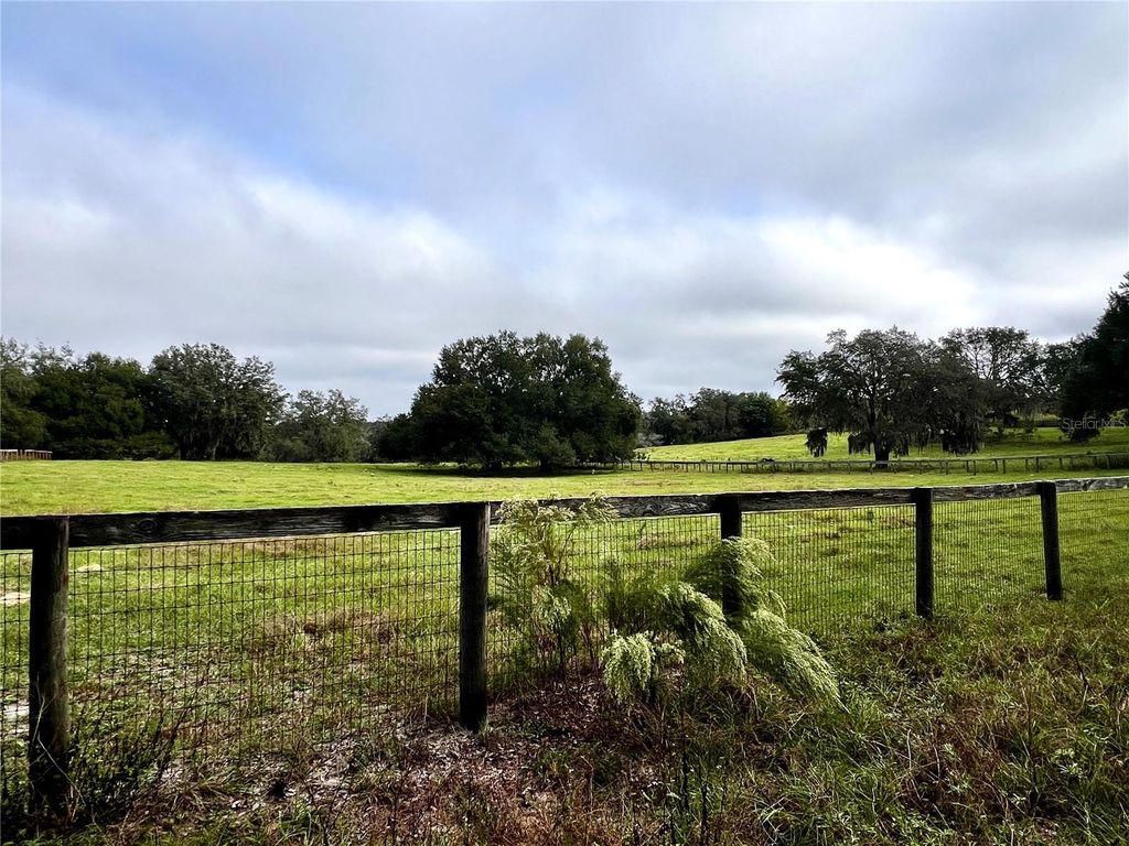 Photo of 0 Rolling Acres Road, Fruitland Park, FL 34731 (MLS # G5103913)