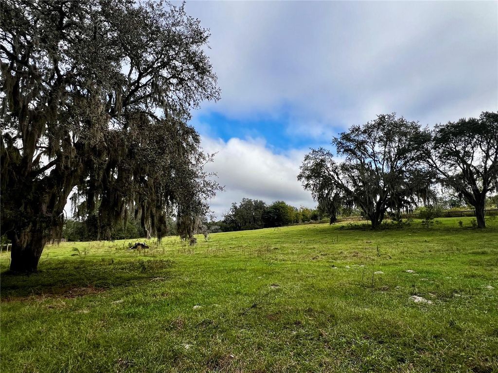 Photo of 0 Rolling Acres Road, Fruitland Park, FL 34731 (MLS # G5103913)