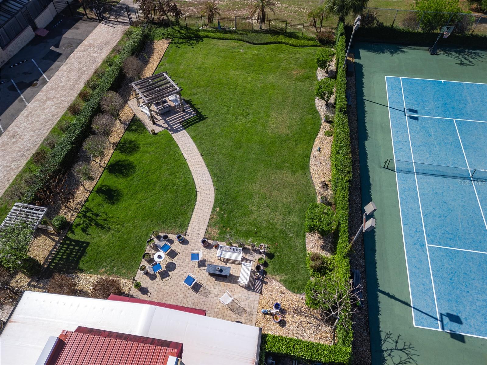 CASARENA ON THE LAKES - Residential