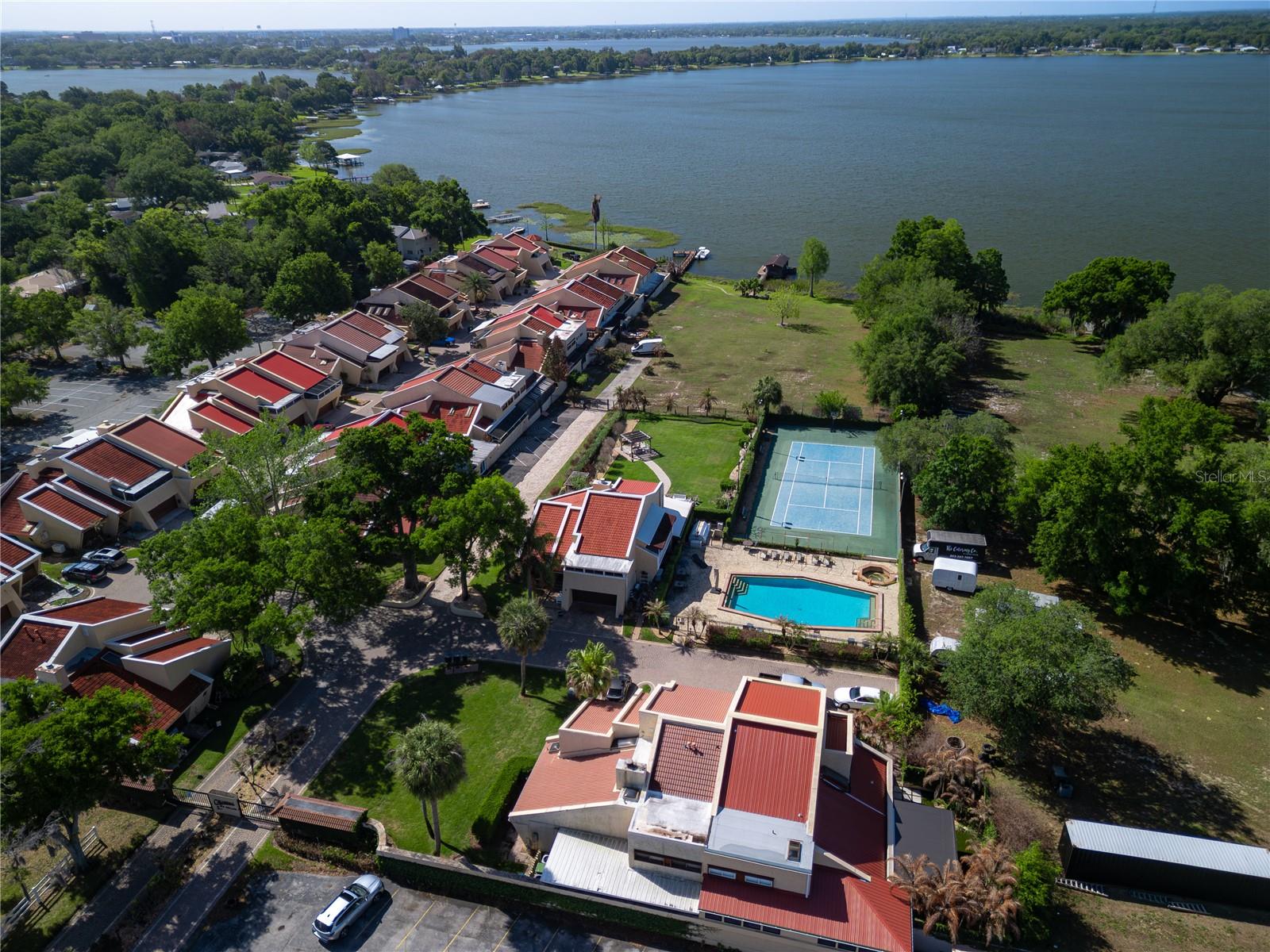 CASARENA ON THE LAKES - Residential