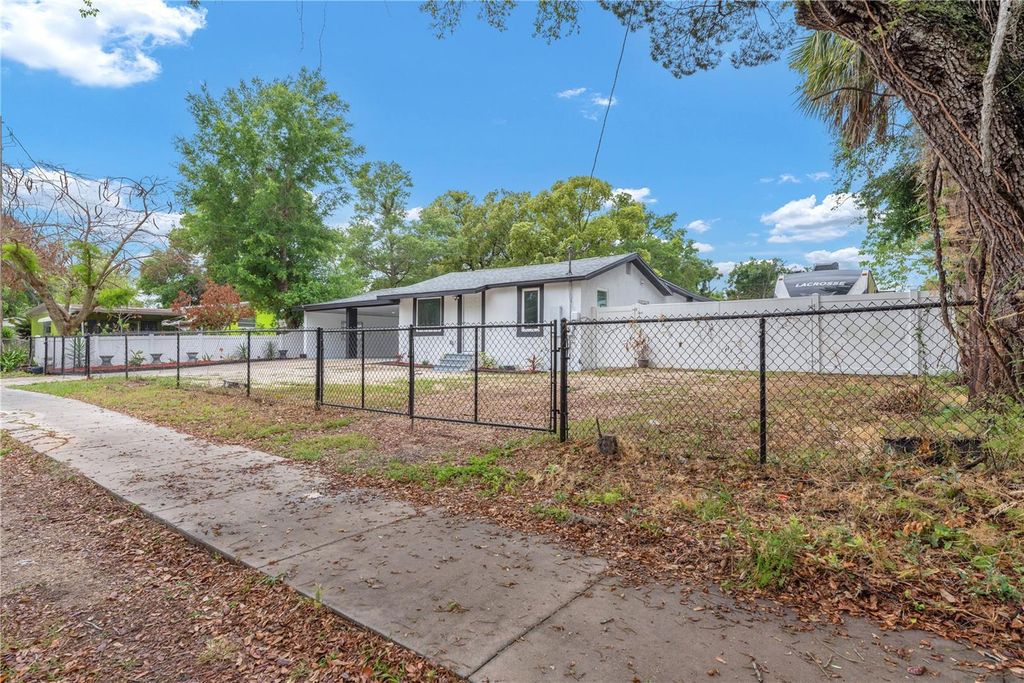 Photo of 10104 N 15th Street, Tampa, FL 33612 (MLS # TB8495556)
