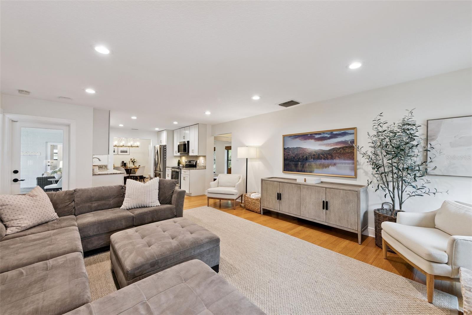 LAKE WAUNATTA WOODS - Residential