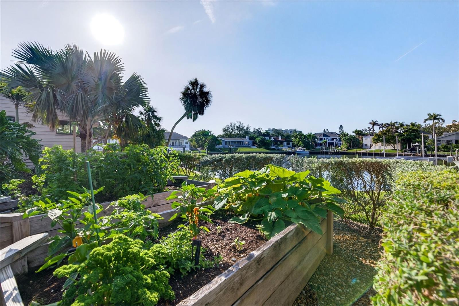 BAY ISLES - Residential