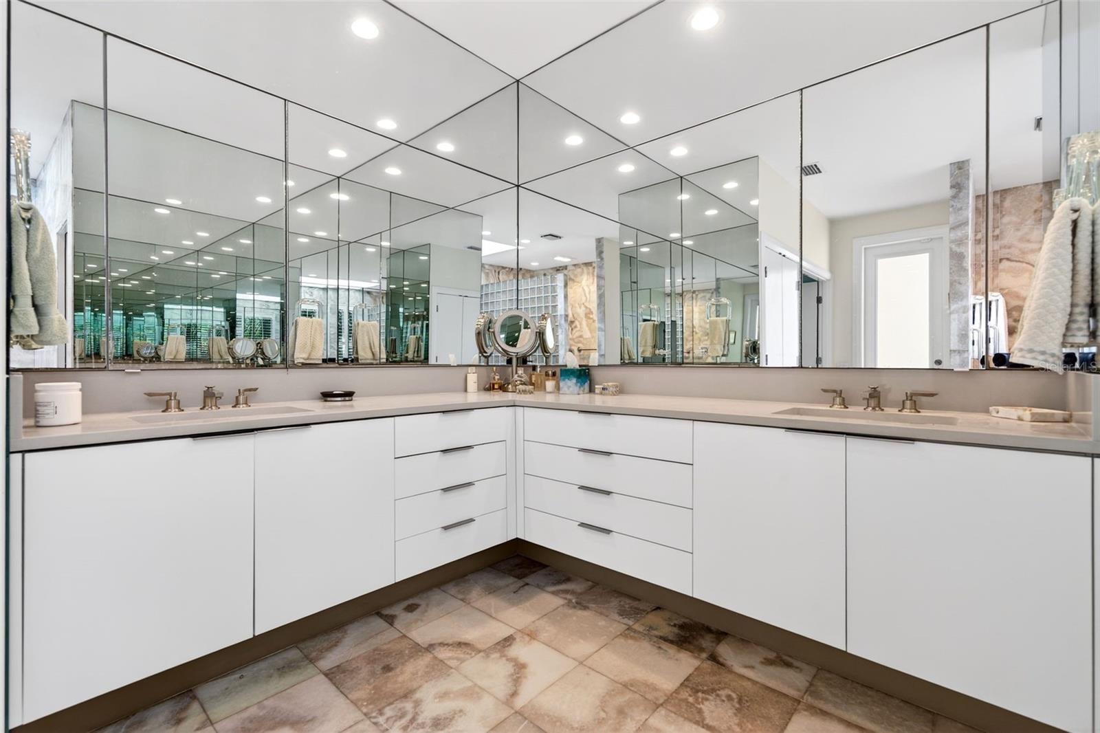 BAY ISLES - Residential