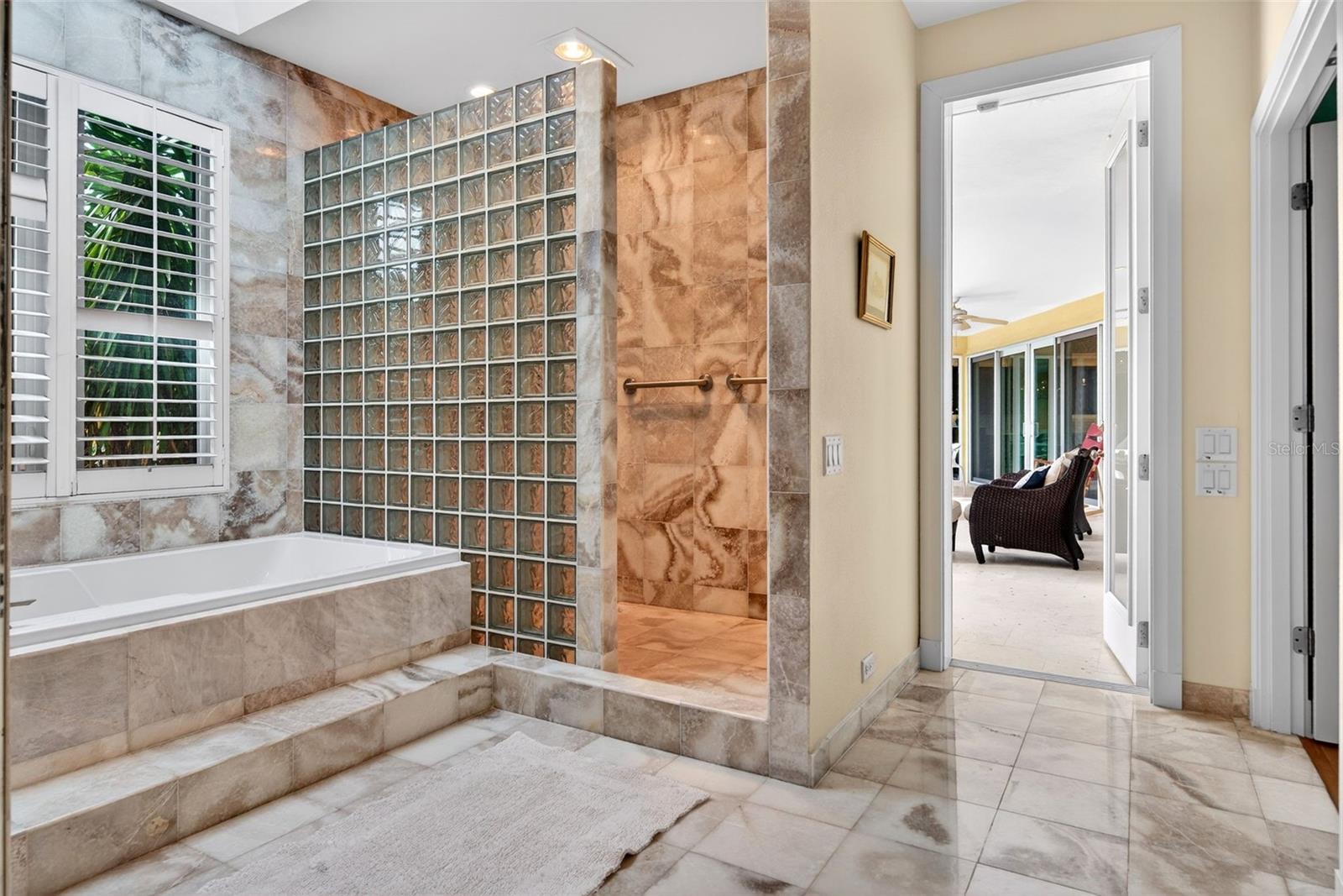 BAY ISLES - Residential