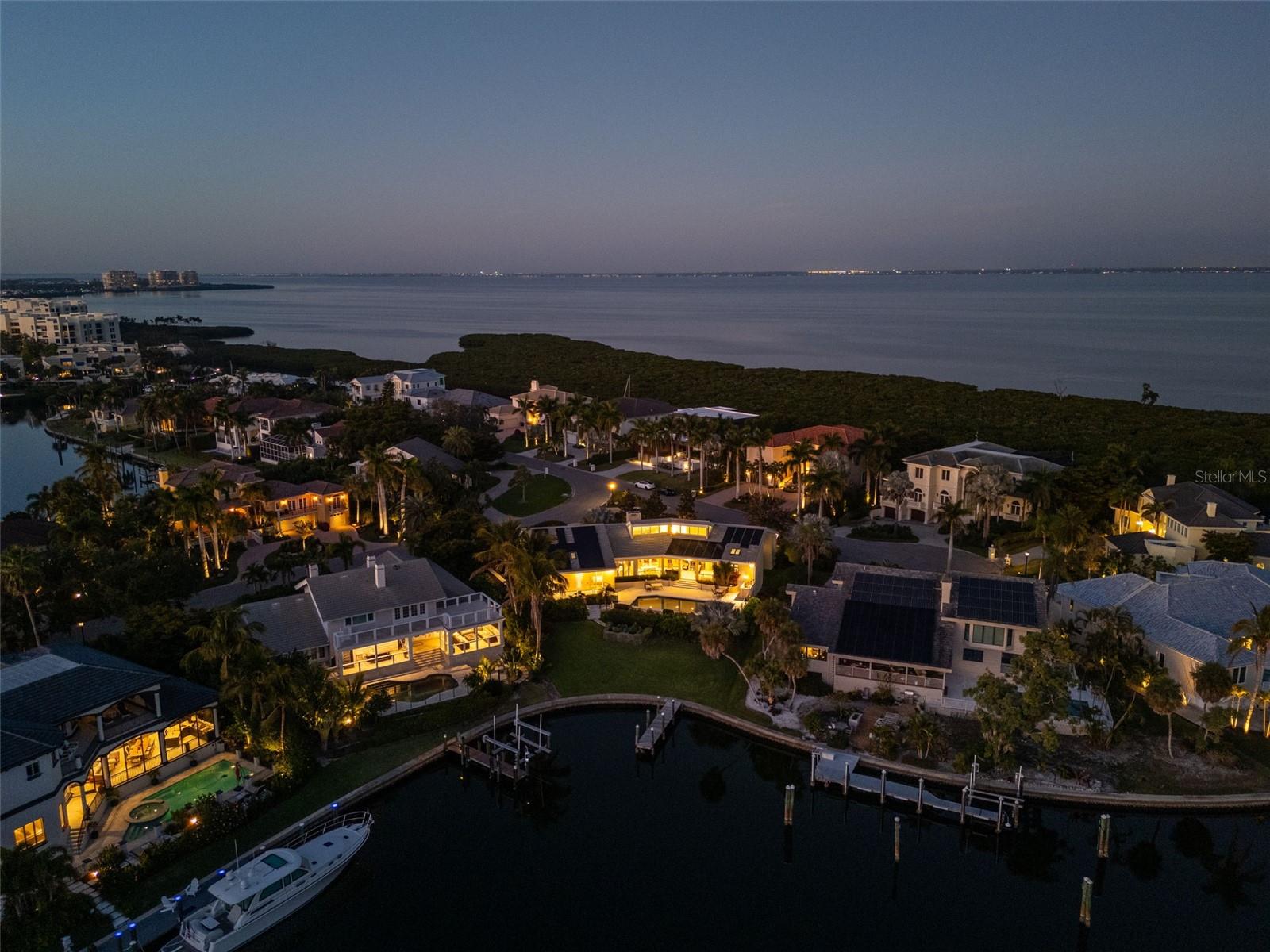 BAY ISLES - Residential