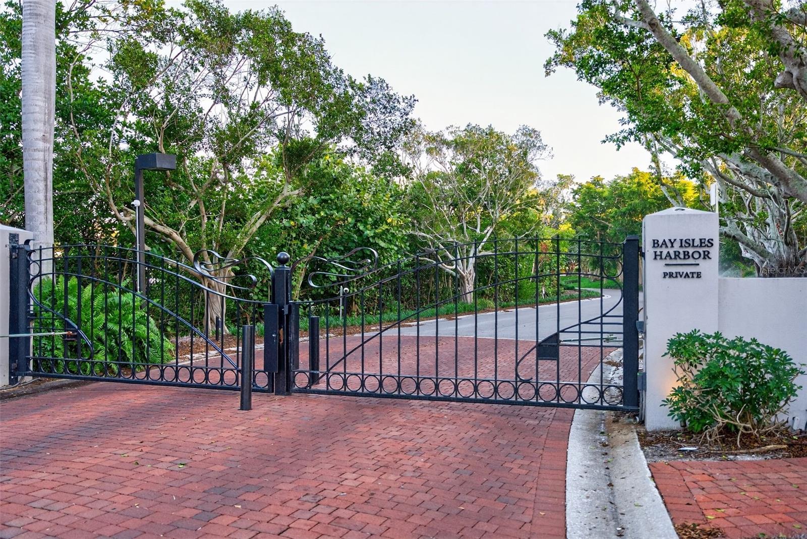 BAY ISLES - Residential