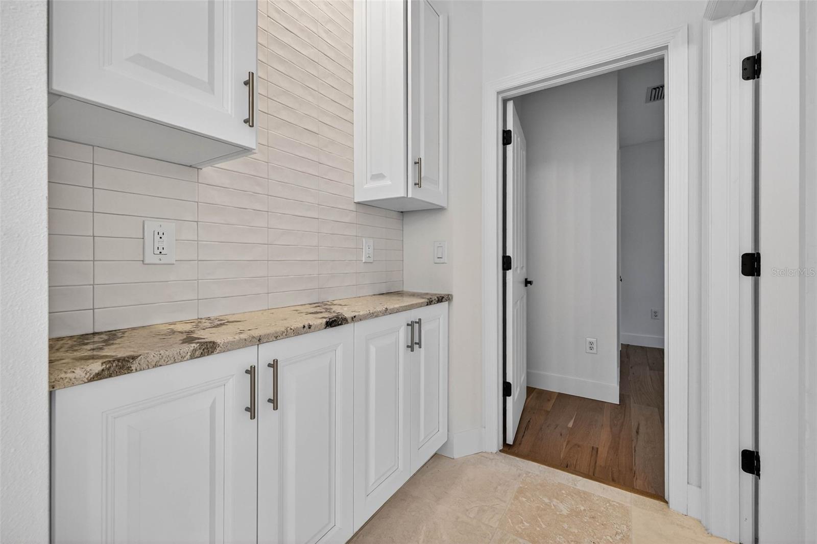 LEXINGTON OAKS PH 01 - Residential