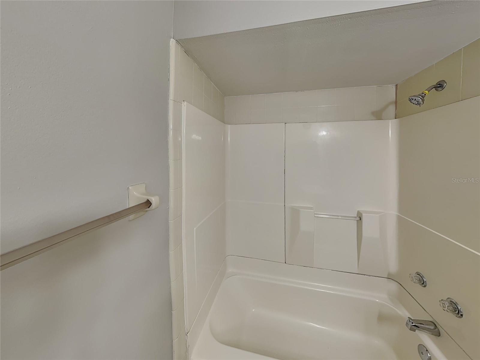 DELTONA LAKES E UN 39 - Residential Lease