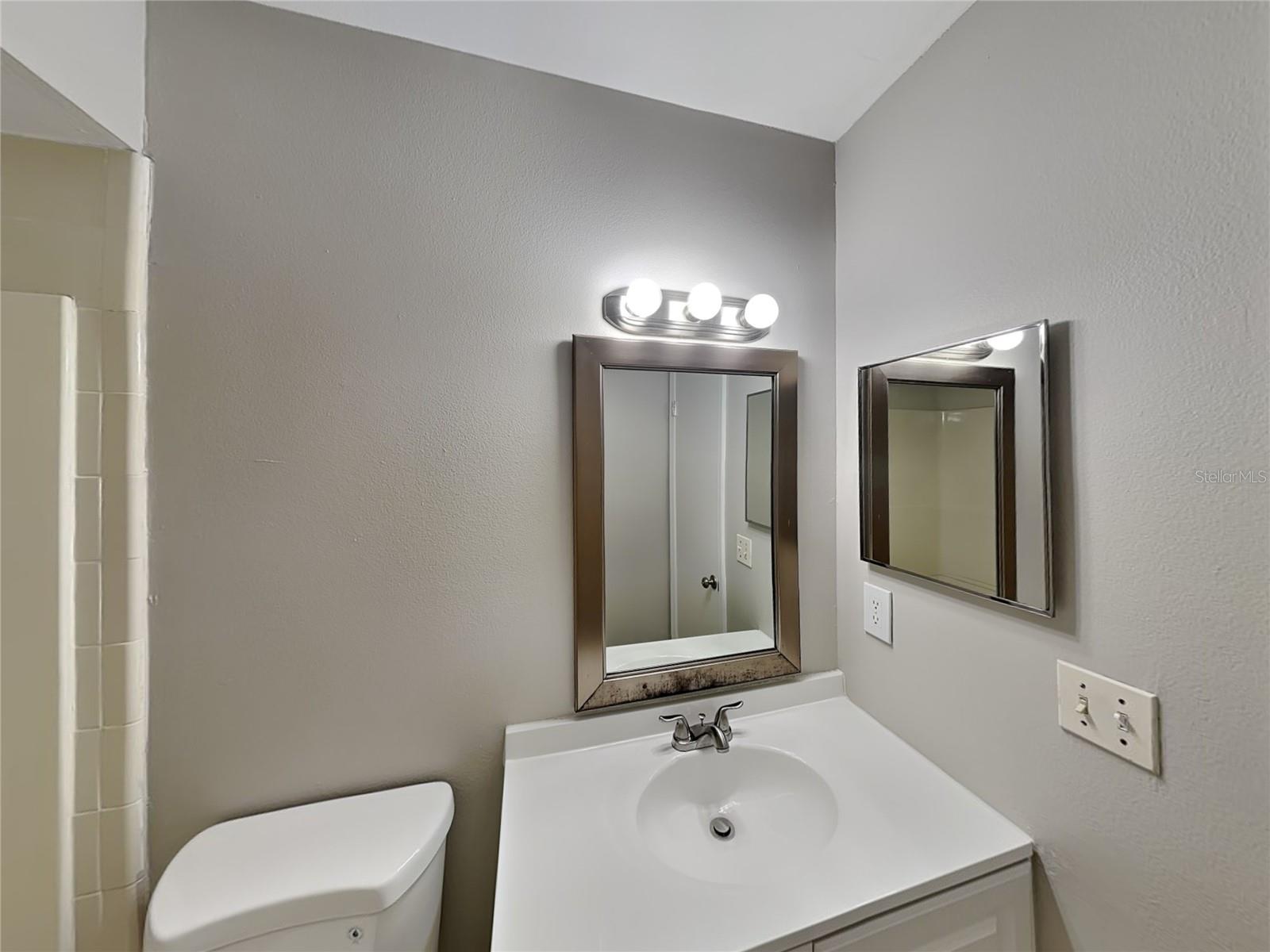 DELTONA LAKES E UN 39 - Residential Lease