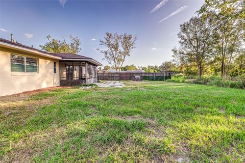 A home in LAKE WALES