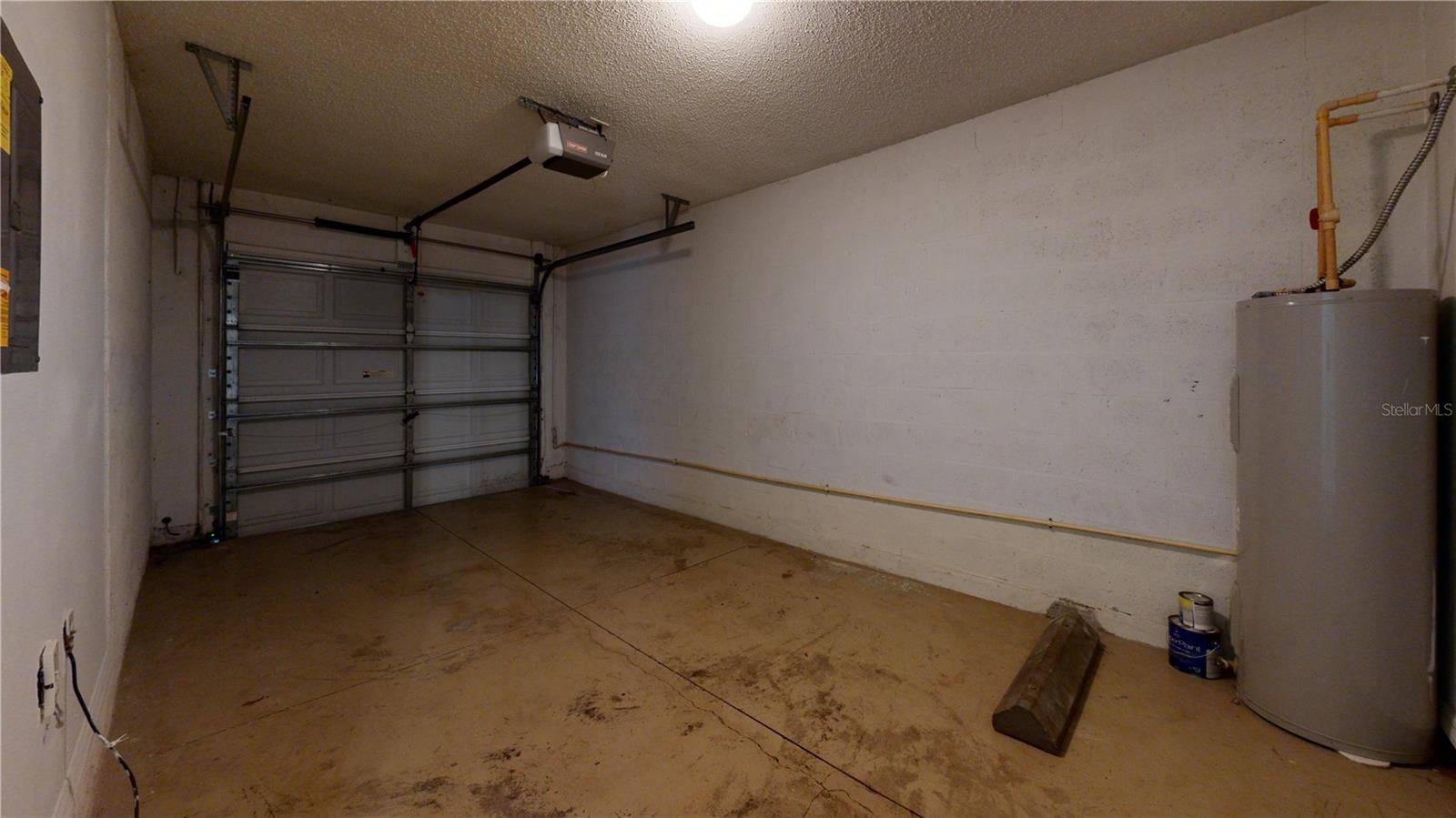 EDGEWATER AT GRAND OAKS PH 01 - Residential Lease