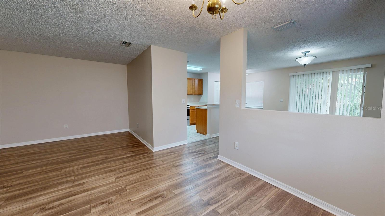 EDGEWATER AT GRAND OAKS PH 01 - Residential Lease