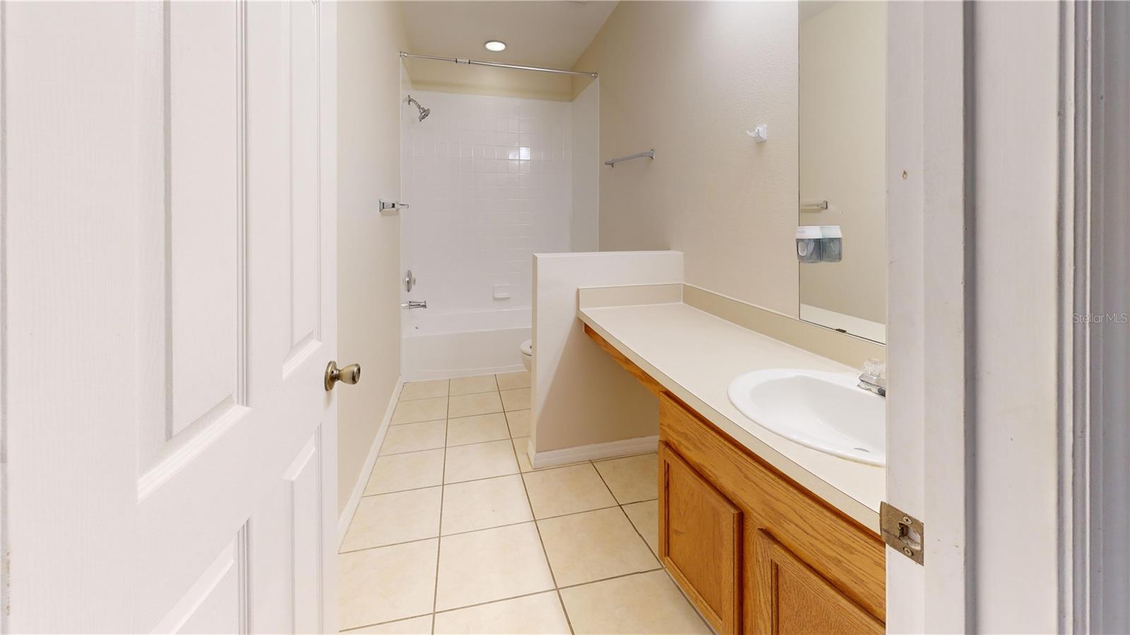 EDGEWATER AT GRAND OAKS PH 01 - Residential Lease