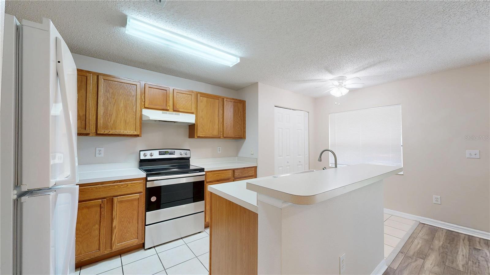 EDGEWATER AT GRAND OAKS PH 01 - Residential Lease