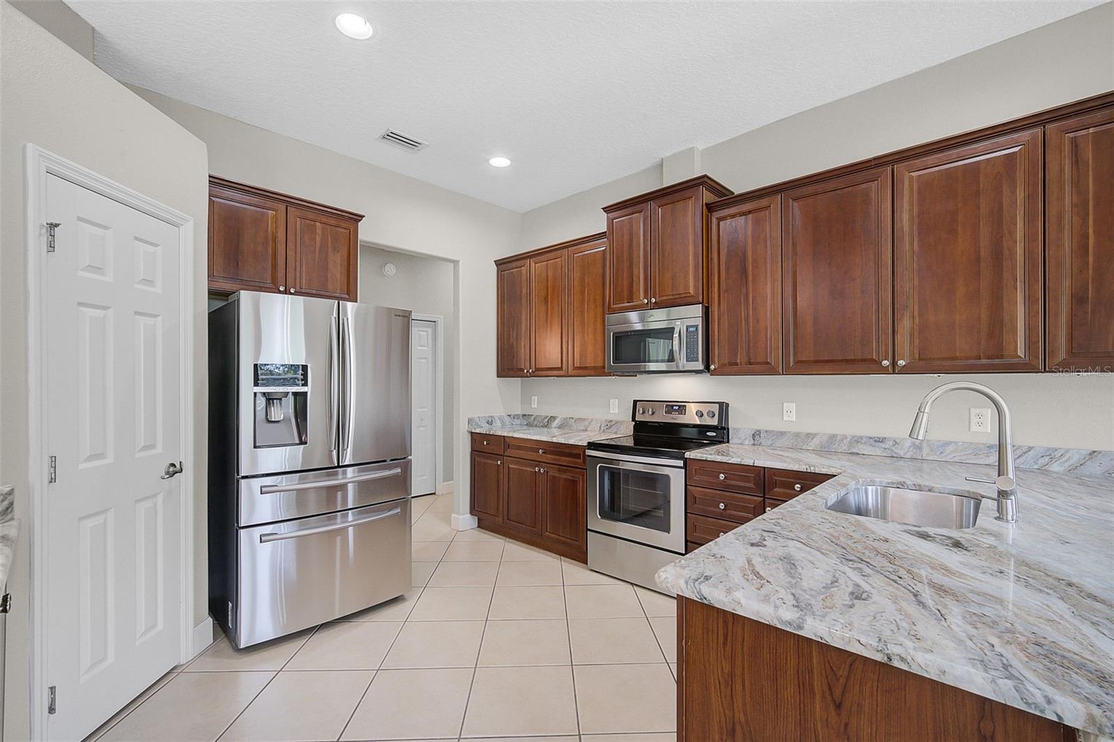 COUNTRY MEADOWS PH I - Residential