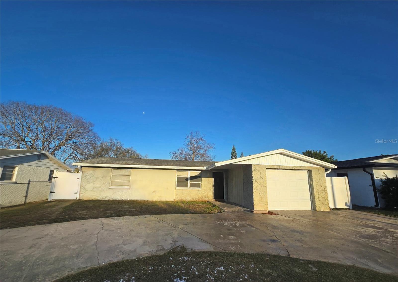 EMBASSY HILLS - Residential