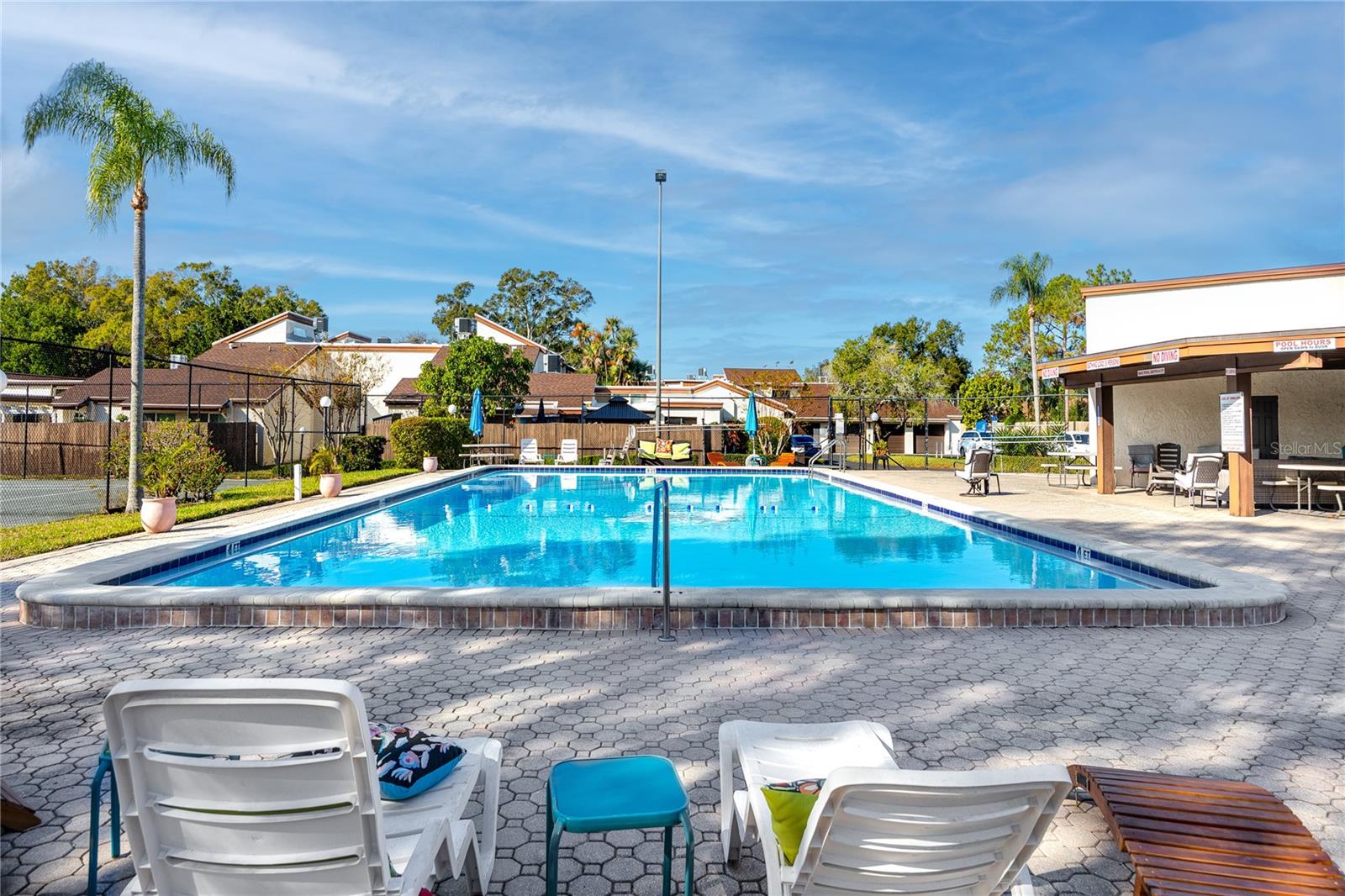 2095 SUNSET POINT ROAD 2504