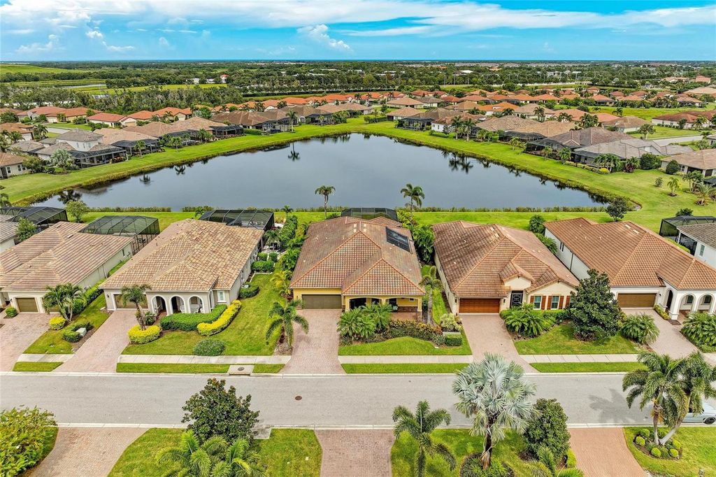 Photo of 4703 Tobermory Way, Bradenton, FL 34211 (MLS # A4666380)