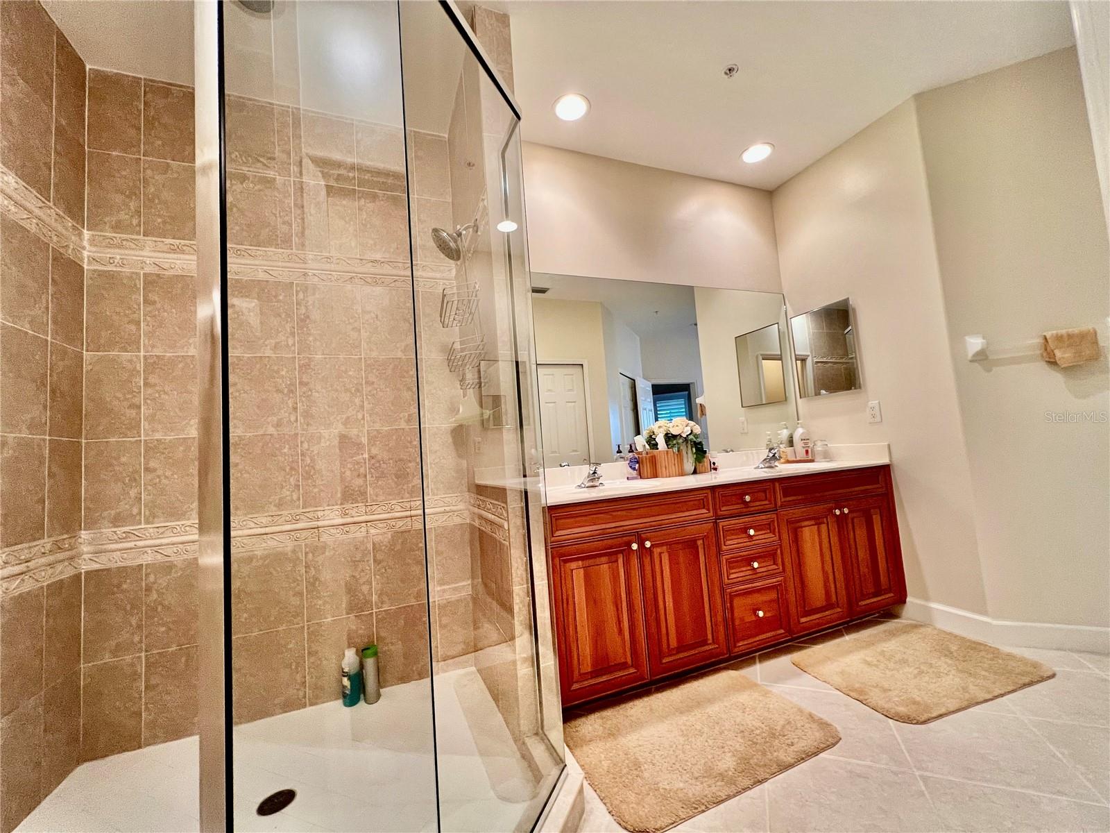 TOPAZ COVE CONDO - Residential Lease