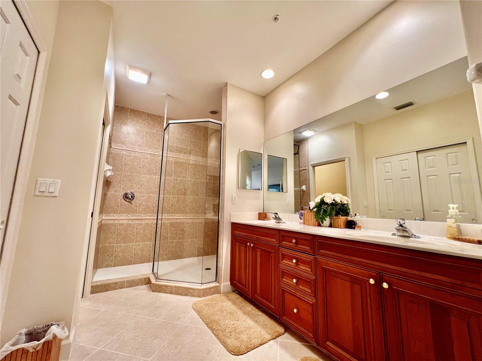 TOPAZ COVE CONDO - Residential Lease