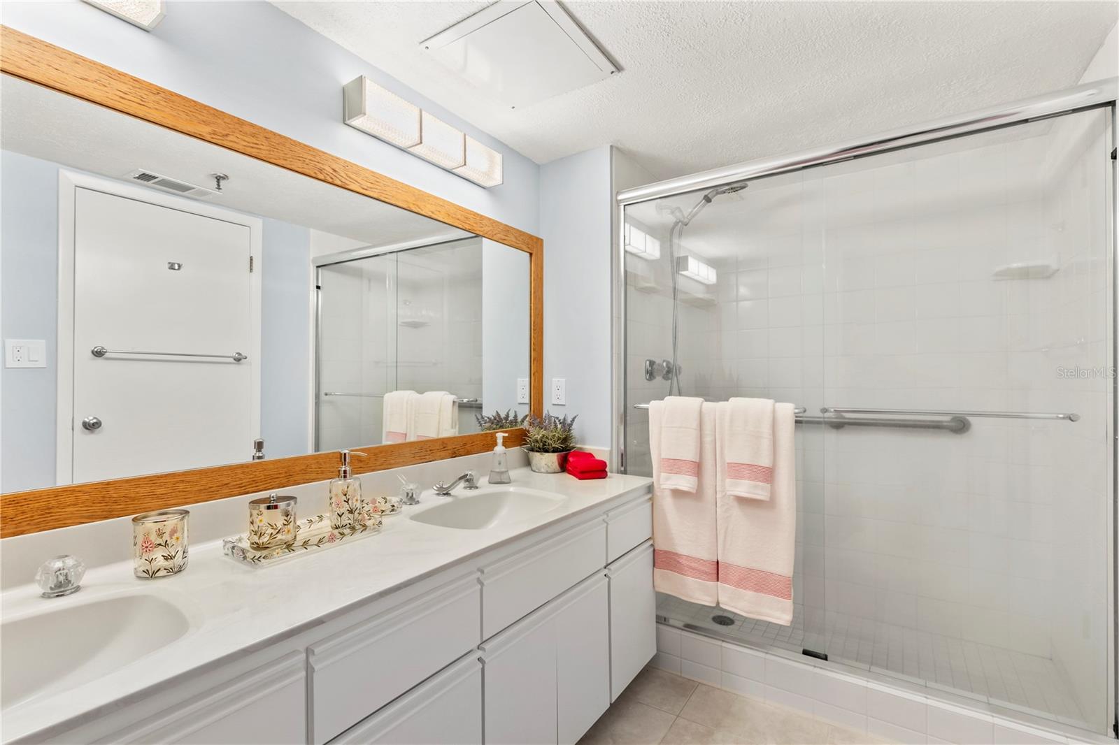 DIAMOND HEAD POINT CONDO - Residential