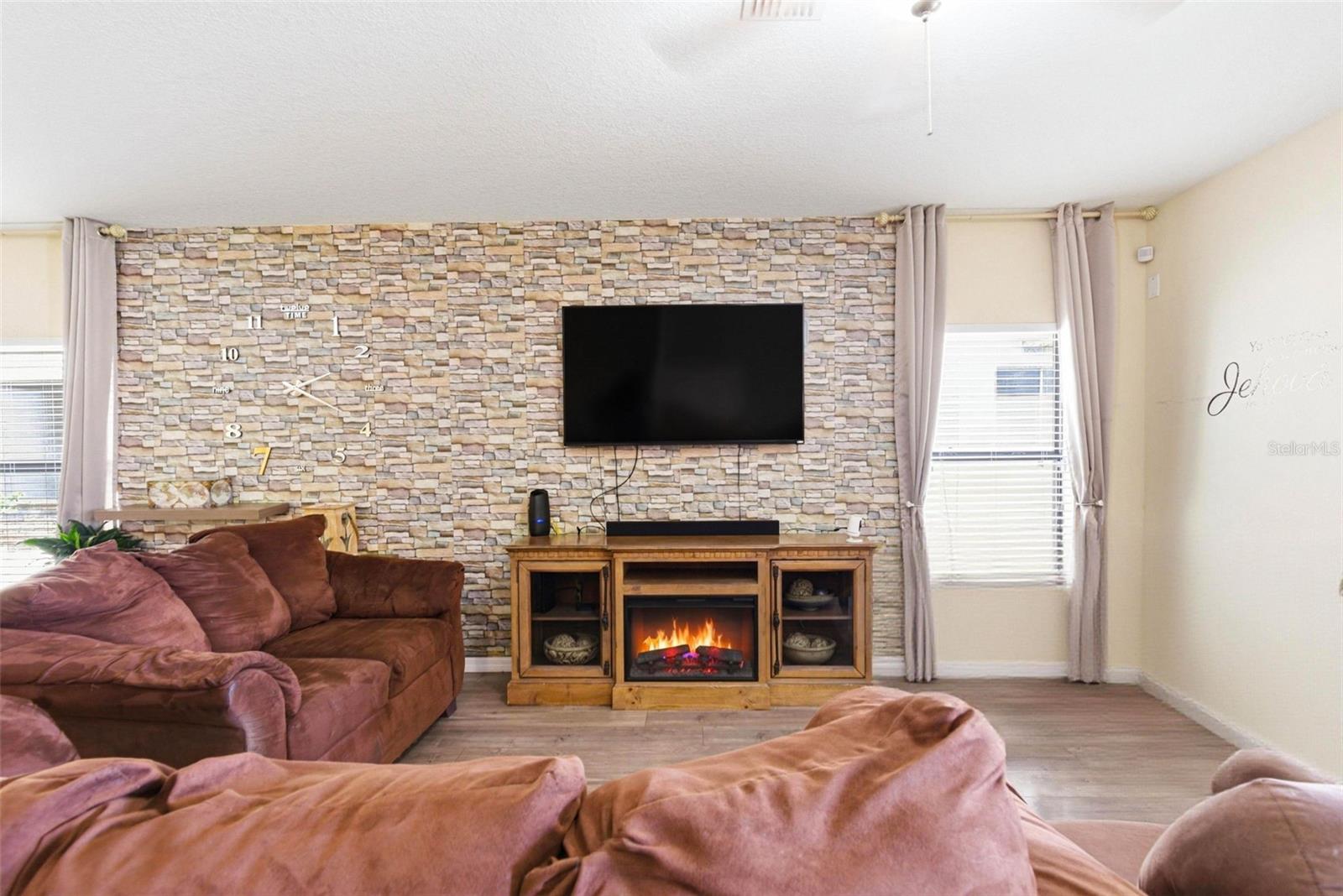 BELMONT PH 1C-1 PT REP - Residential Lease