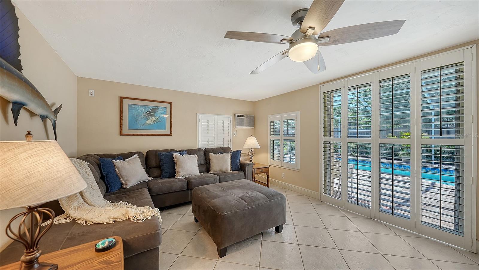 SOUTH GATE - Residential